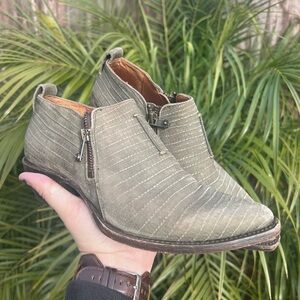 WOMEN'S frye grey / brown taupe pointed toe 1.5" zip up ankle boots size 7B